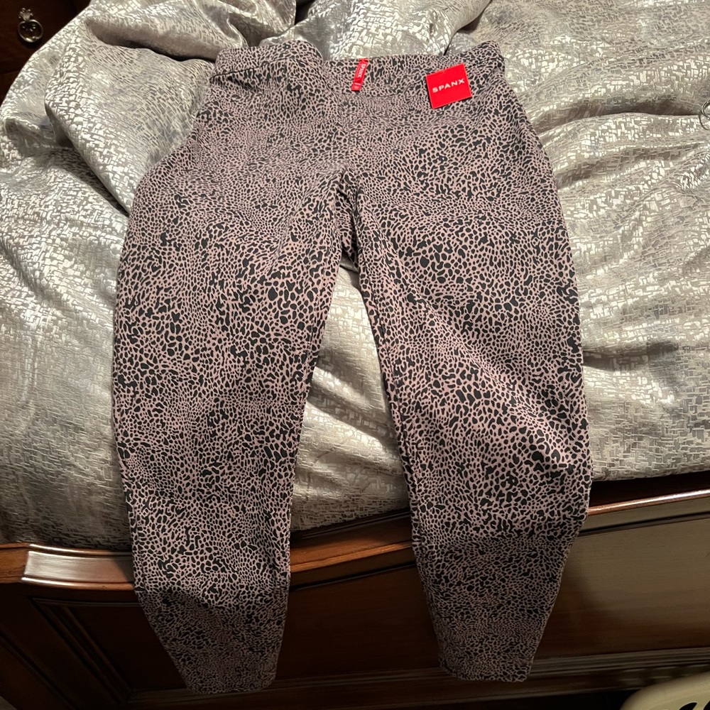 NWT SPANX ANKLE- JEANISH LEGGINGS MEDIUM